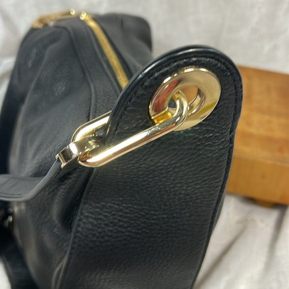 Michael Michael Kors pebbled leather with gold hardware crossbody shoulder bag - Picture 8 of 16